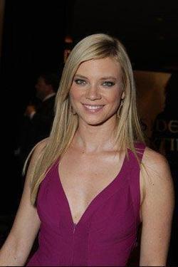 Latest photos of Amy Smart, biography.