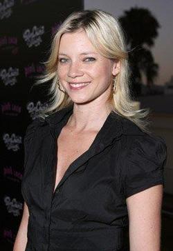 Latest photos of Amy Smart, biography.