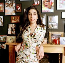 Latest photos of Amy Winehouse, biography.