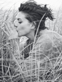 Anne Hathaway image.