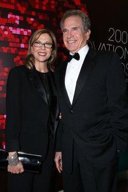 Latest photos of Annette Bening, biography.