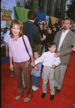 Latest photos of Annie Potts, biography.