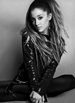 Latest photos of Ariana Grande, biography.