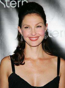 Latest photos of Ashley Judd, biography.