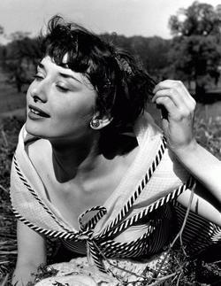 Audrey Hepburn image.