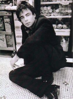 Benicio Del Toro image.