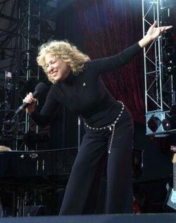 Latest photos of Bette Midler, biography.