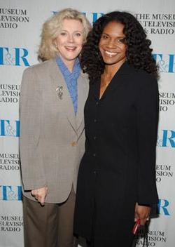 Latest photos of Blythe Danner, biography.