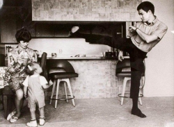 Latest photos of Bruce Lee, biography.