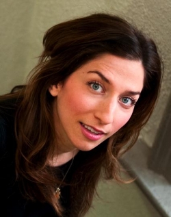 Latest photos of Chelsea Peretti, biography.