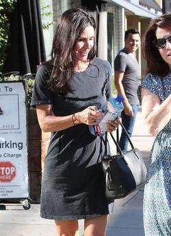 Latest photos of Courteney Cox, biography.
