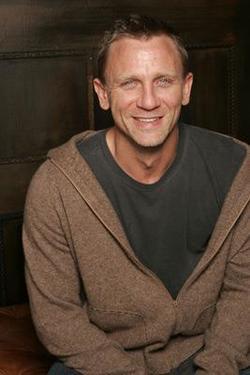 Latest photos of Daniel Craig, biography.