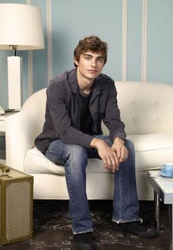 Latest photos of Dave Franco, biography.