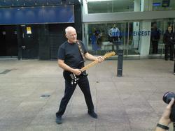 Latest photos of David Gilmour, biography.