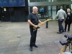 Latest photos of David Gilmour, biography.