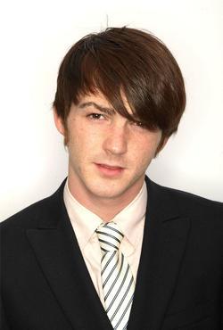 Latest photos of Drake Bell, biography.