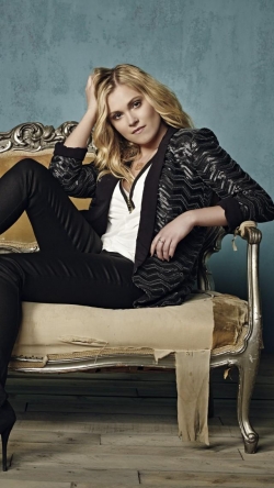 Latest photos of Eliza Taylor, biography.