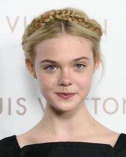 Latest photos of Elle Fanning, biography.