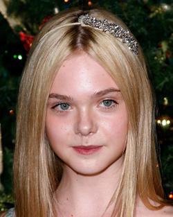 Latest photos of Elle Fanning, biography.