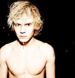 Latest photos of Evan Peters, biography.