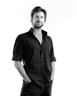 Latest photos of Gale Harold, biography.