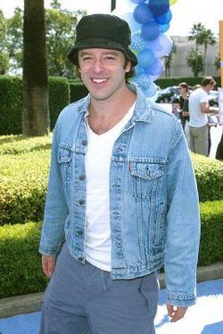 Latest photos of Gil Bellows, biography.
