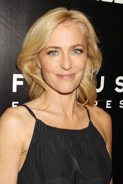Latest photos of Gillian Anderson, biography.
