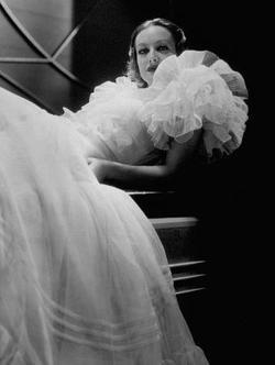 Joan Crawford image.