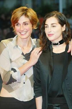Latest photos of Julie Gayet, biography.