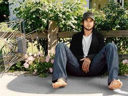 Latest photos of Justin Chatwin, biography.