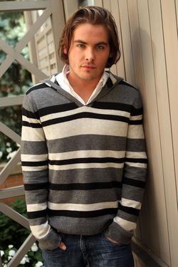 Latest photos of Kevin Zegers, biography.