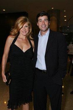 Latest photos of Kyle Chandler, biography.