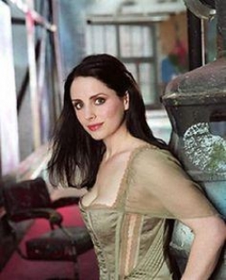 Latest photos of Laura Fraser, biography.