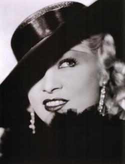 Latest photos of Mae West, biography.