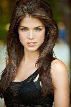 Marie Avgeropoulos image.