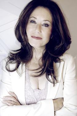 Mary McDonnell image.