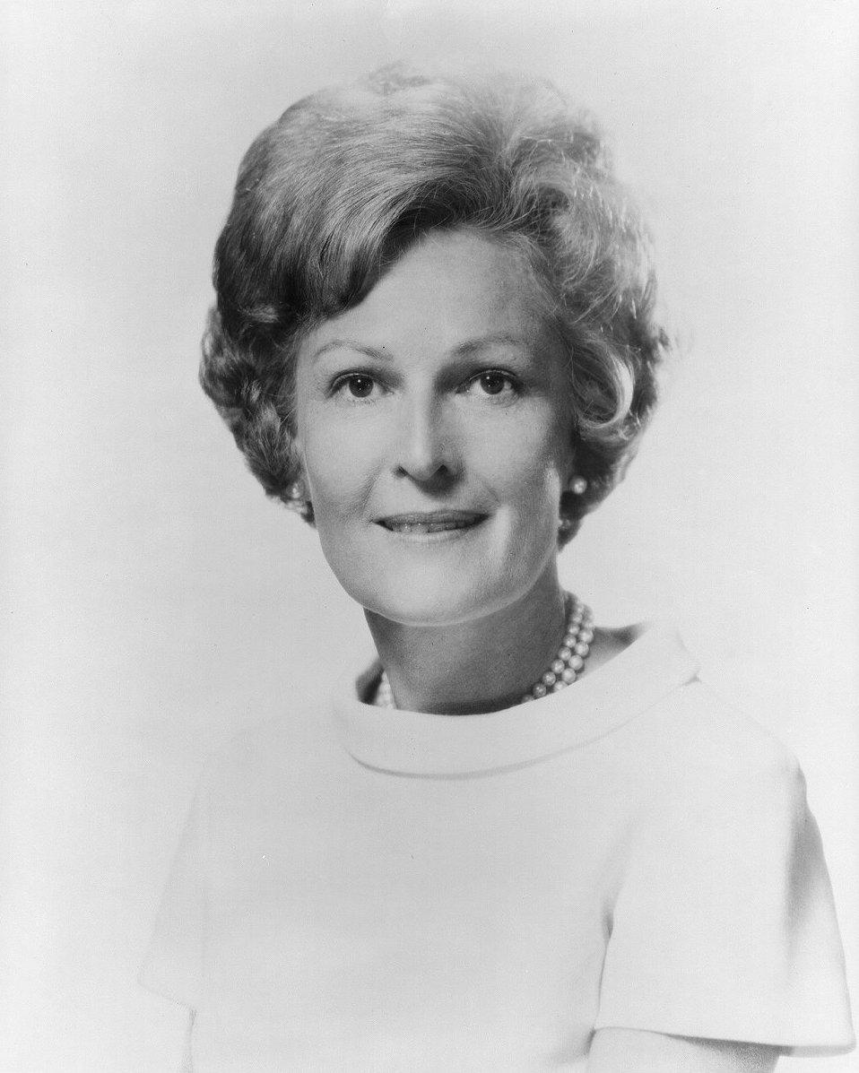 Pat Nixon image.