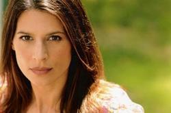 Latest photos of Perrey Reeves, biography.