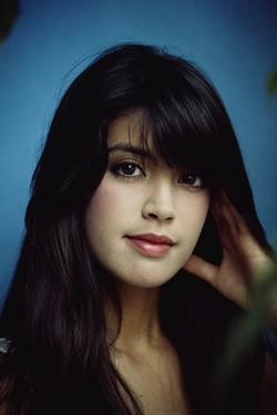 Latest photos of Phoebe Cates, biography.