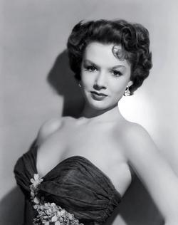 Latest photos of Piper Laurie, biography.