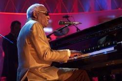 Latest photos of Ray Charles, biography.