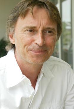 Latest photos of Robert Carlyle, biography.