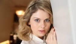 Latest photos of Rose McIver, biography.