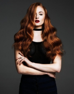 Latest photos of Sophie Turner, biography.
