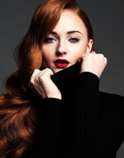 Latest photos of Sophie Turner, biography.