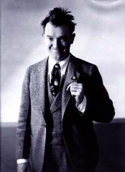 Latest photos of Stan Laurel, biography.