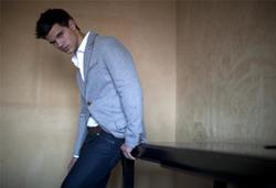 Latest photos of Taylor Lautner, biography.