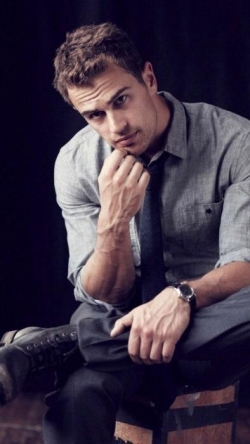 Latest photos of Theo James, biography.