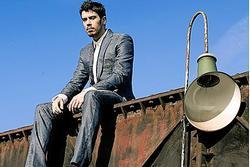 Toby Kebbell image.