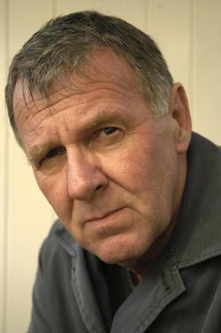 Latest photos of Tom Wilkinson, biography.